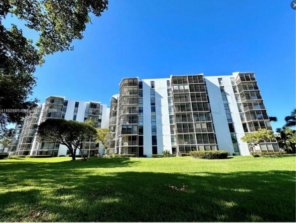 Biscaya, 20400 W Country Club Dr #512, Aventura, Florida 33180, image 2