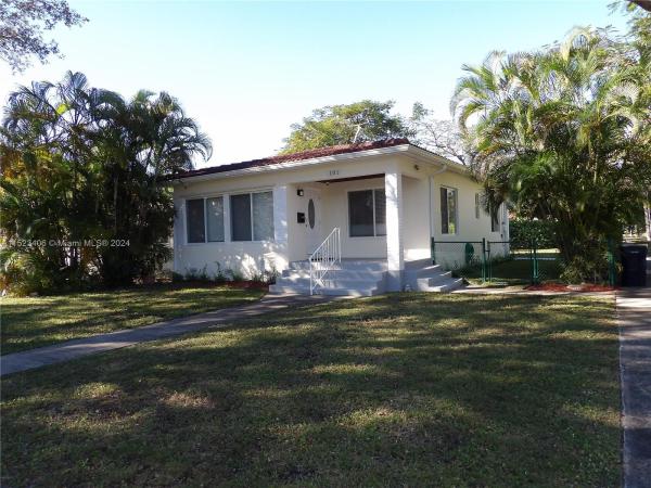 Country Club Estates, 101 Carlisle Dr, Miami Springs, Florida 33166, image 2