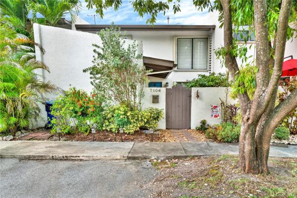 Snapper Creek Townhouses, 7104 SW 110th Ave, Kendall, Florida 33173, image 1
