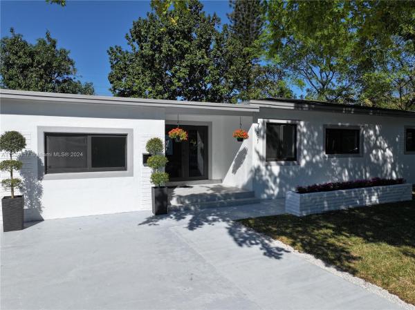 Pleasant Village, 781 NE 162nd St, Golden Glades, Florida 33162, image 3