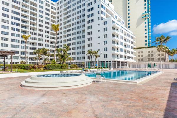 The Carriage Club, 5005 Collins Ave #712, Miami Beach, Florida 33140, image 3