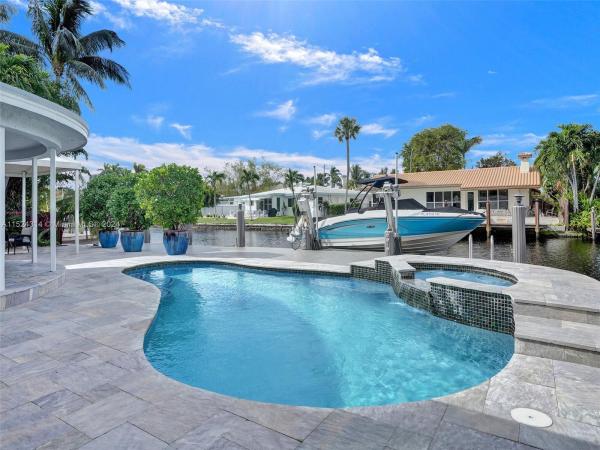Middle River Manor, 2117 NE 18th Ave, Wilton Manors, Florida 33305, image 1
