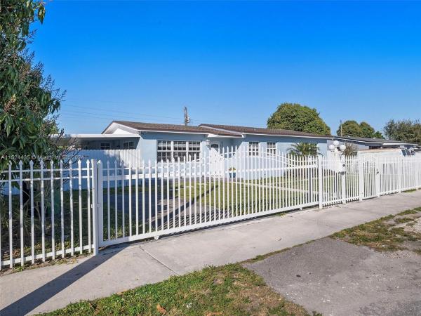 Rozella, 3061 NW 87th Ter, West Little River, Florida 33147, image 3