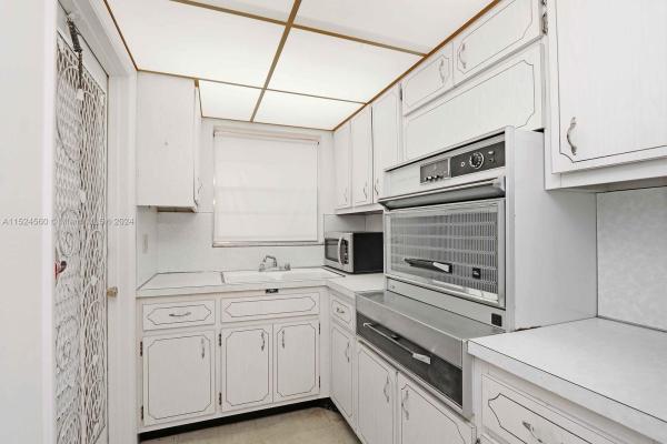 The Barclay Arms, 1943 Monroe St #206A, Hollywood, Florida 33020, image 3
