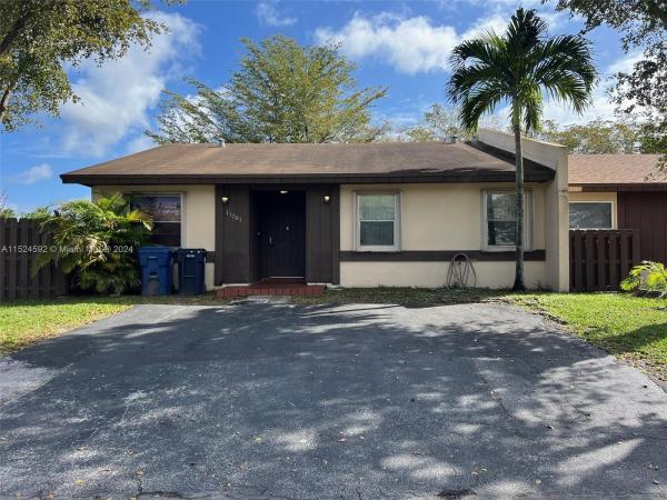 Devon Aire Villas, 11701 SW 122nd Ct, The Crossings, Florida 33186, image 2