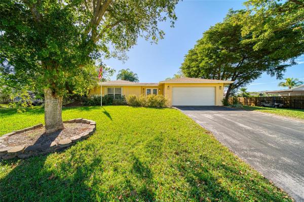 Pinewood Estates, 8600 SW 179th St, Palmetto Bay, Florida 33157, image 1