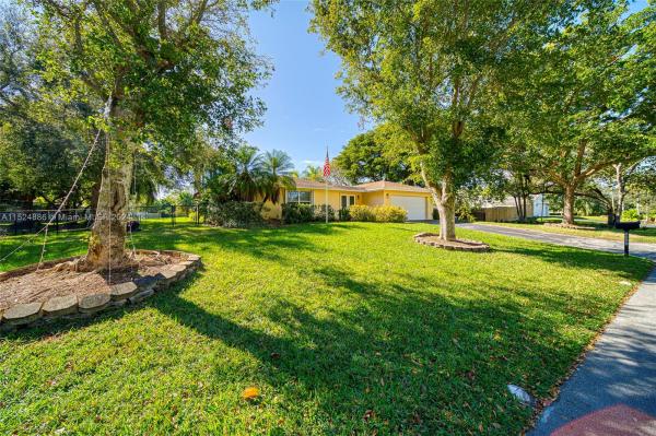 Pinewood Estates, 8600 SW 179th St, Palmetto Bay, Florida 33157, image 2