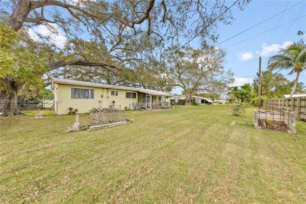 Holiday House, 9460 Independence Rd, Cutler Bay, Florida 33157, image 3