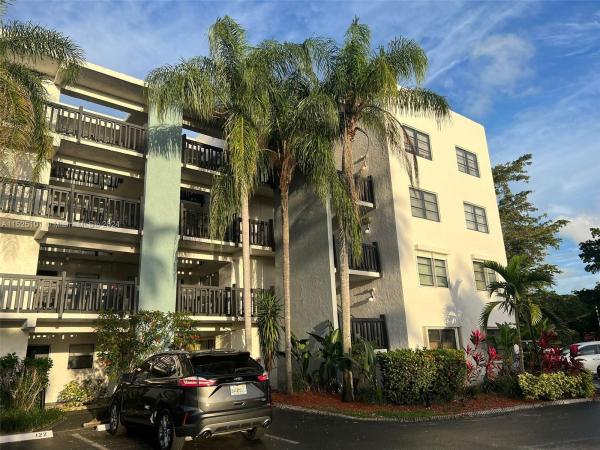 Manaranda Village, 1021 Mockingbird Ln #403, Plantation, Florida 33324, image 1