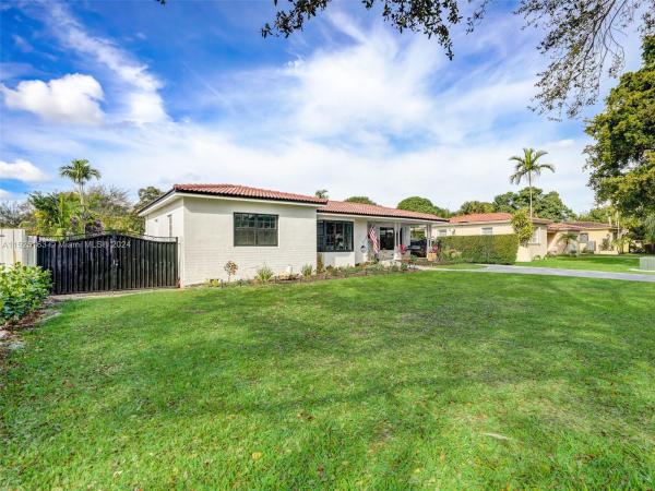Hialeah Golf Course, 140 Pocatella St, Miami Springs, Florida 33166, image 2