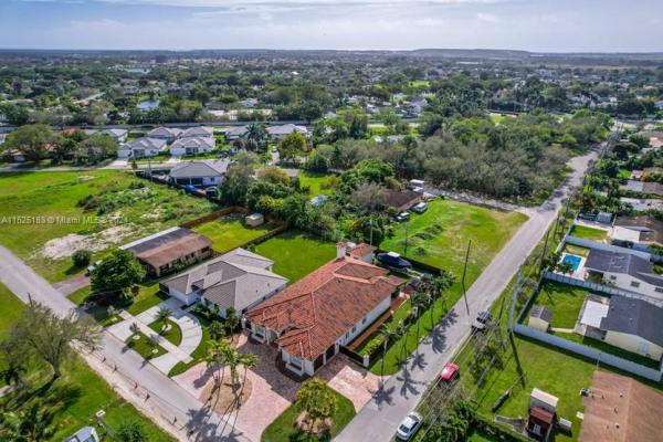 Lincoln City, 9890 SW 213th St, Cutler Bay, Florida 33189, image 2