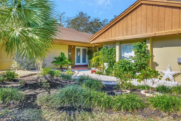 Sky Lake Villas, 19915 NE 10th Place Way, Ives Estates, Florida 33179, image 3