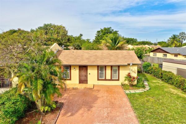 Leslie Estates, 3011 NW 203rd Ln #3011, Miami Gardens, Florida 33056, image 2