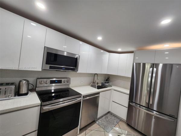 Port Royale, 6969 Collins Ave #404, Miami Beach, Florida 33141, image 3