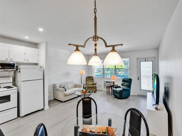 Lyndhurst, 110 E Lyndhurst E #110, Deerfield Beach, Florida 33442, image 1