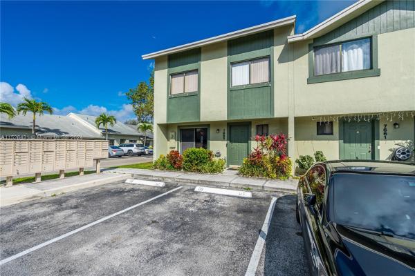 Sunplace Villas At Springtree, 7665 NW 38th Ct, Sunrise, Florida 33351, image 3