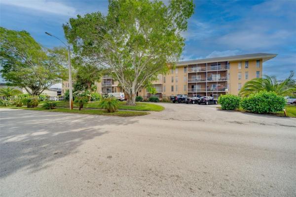Town Square, 4848 NW 24th Ct #230, Lauderdale Lakes, Florida 33313, image 1
