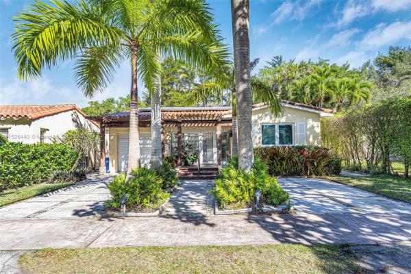 Coral Groves, 423 Madeira Ave, Coral Gables, Florida 33134, image 1