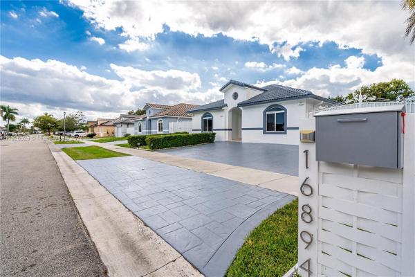 Maralex Homes, 16894 SW 143rd Pl, Richmond West, Florida 33177, image 3