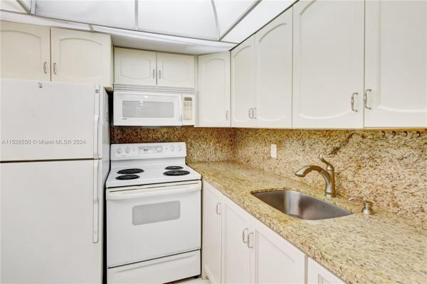 Biscayne Lake Gardens, 2950 NE 201st Ter #E220, Aventura, Florida 33180, image 3