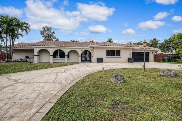 Country Club Of Miami Estates, 19320 E Saint Andrews Dr, Country Club, Florida 33015, image 1