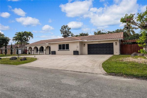 Country Club Of Miami Estates, 19320 E Saint Andrews Dr, Country Club, Florida 33015, image 3