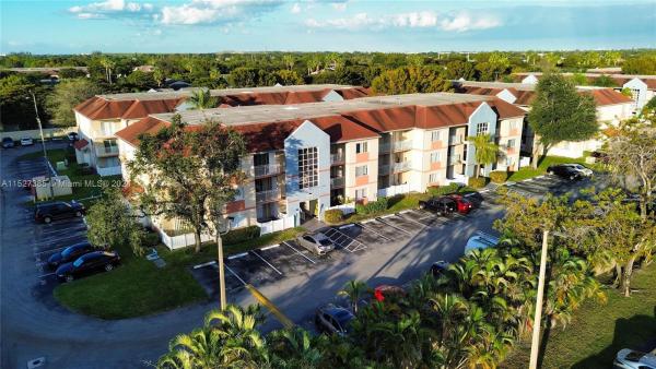 Villa Rustica, 18870 NW 57th Ave #305, Hialeah, Florida 33015, image 1