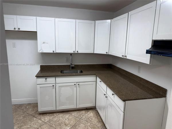 Ola, 15205 NE 6th Ave #D205, Golden Glades, Florida 33162, image 2