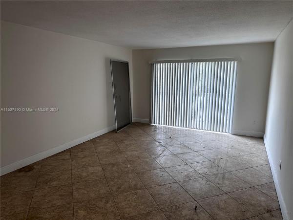 Ola, 15205 NE 6th Ave #D205, Golden Glades, Florida 33162, image 3