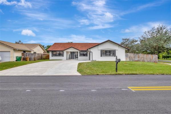 Waverly Hundred, 6410 Olde Moat Way, Davie, Florida 33331, image 1