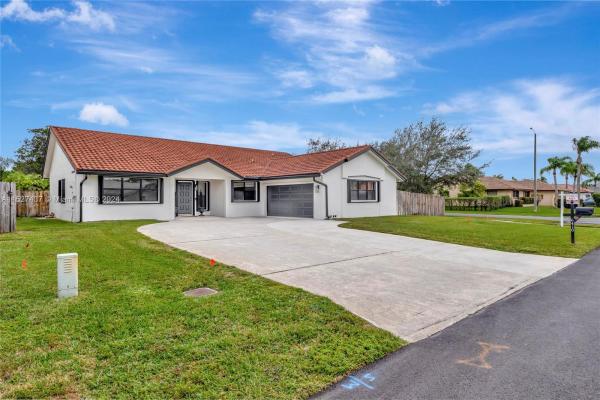 Waverly Hundred, 6410 Olde Moat Way, Davie, Florida 33331, image 2