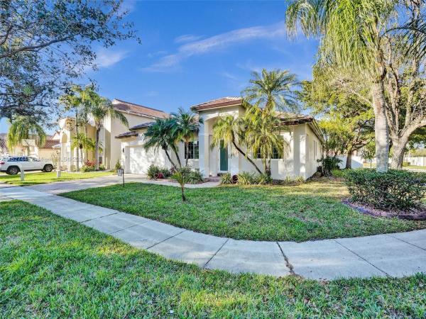Chapel Lake Estates, 18403 NW 9th St, Pembroke Pines, Florida 33029, image 2