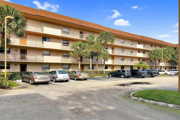Lakes Of Carriage Hills, 4955 E Sabal Palm Blvd #202, Tamarac, Florida 33319, image 1