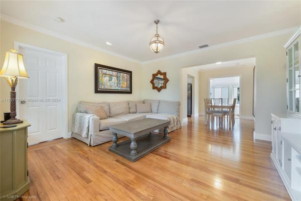 Welbon, 907 Monterey St, Coral Gables, Florida 33134, image 3