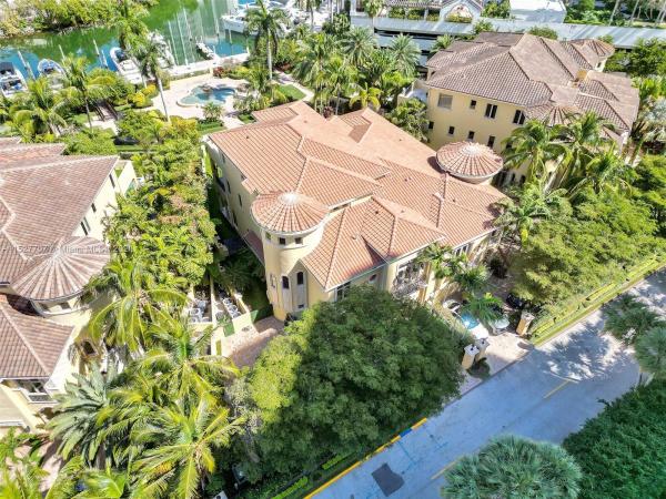 Villa Flora, 1506 Island Blvd, Aventura, Florida 33160, image 3