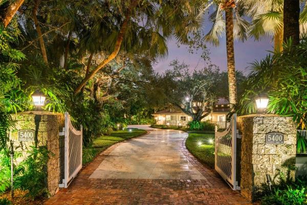 Kerrwood Oaks, 5400 Kerwood Oaks Dr, Coral Gables, Florida 33156, image 1