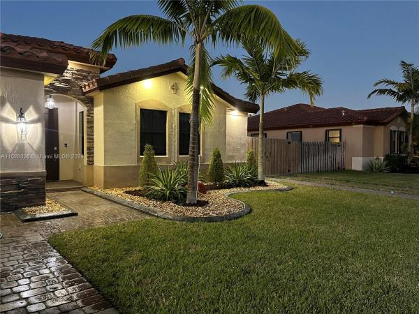 Kingman Commons, 2439 SE 3rd St, Homestead, Florida 33033, image 2