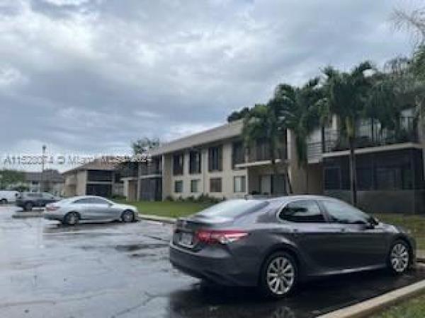 Hampton Court, 5981 Washington St #209, Hollywood, Florida 33023, image 2
