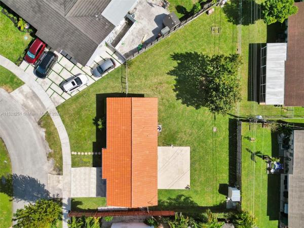 Lake Park, 8260 SW 47th St, Olympia Heights, Florida 33155, image 2