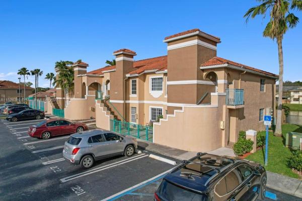 Lago Lindo Townvillas, 6635 SW 130th Pl #201, Kendale Lakes, Florida 33183, image 1