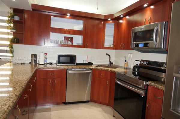 Commodore Plaza Tower, 2750 NE 183rd St #2303, Aventura, Florida 33160, image 3
