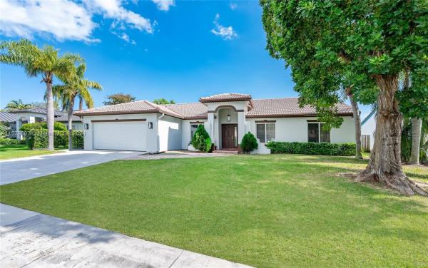 Munne Royal Homes, 19921 Cutler Ct, Cutler Bay, Florida 33189, image 3