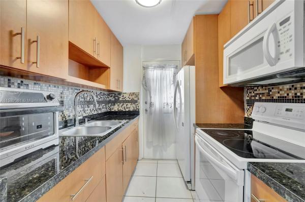 1475 Terra Towers, North Miami, Florida 33161, image 3