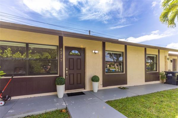 San Sebastian Townhouses, 4217 SW 136th Pl 0, Kendale Lakes, Florida 33175, image 1