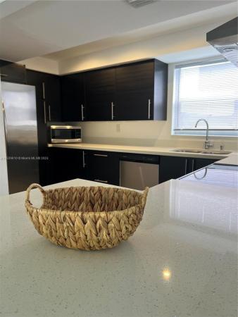 Pinebark, 830 NW 87th Ave #406, Fountainebleau, Florida 33172, image 1