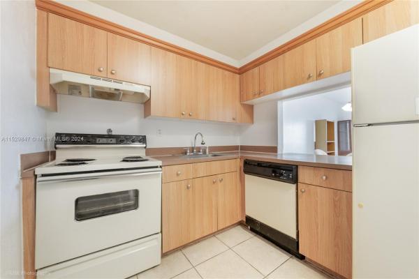 The Berkeley, 10900 SW 104th St #318, Kendall, Florida 33176, image 3