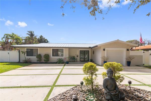 Miami Lakes Residential, 6791 Parkinsonia Dr, Miami Lakes, Florida 33014, image 2
