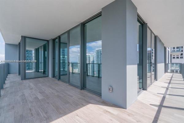 Reach Brickell City Centre, 68 SE 6th St #2902, Miami, Florida 33131, image 2
