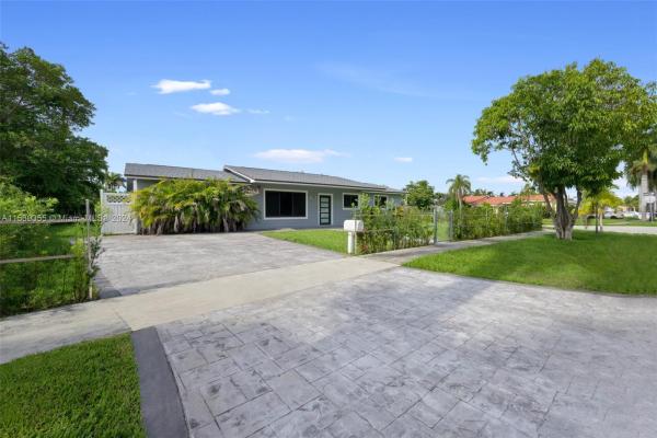 Gulfstream Estates, 1000 NE 3rd St, Hallandale Beach, Florida 33009, image 1