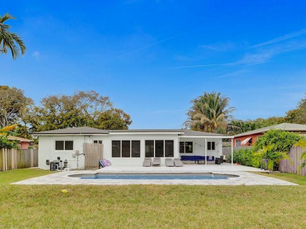 Oleander Manor, 14931 NE 9th Ct, Golden Glades, Florida 33161, image 1